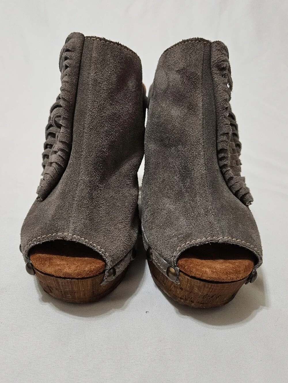 Sbicca Vintage Collection Tan Suede Fringe Wedge Peep Toe Sandals Sz 8.5-9 US